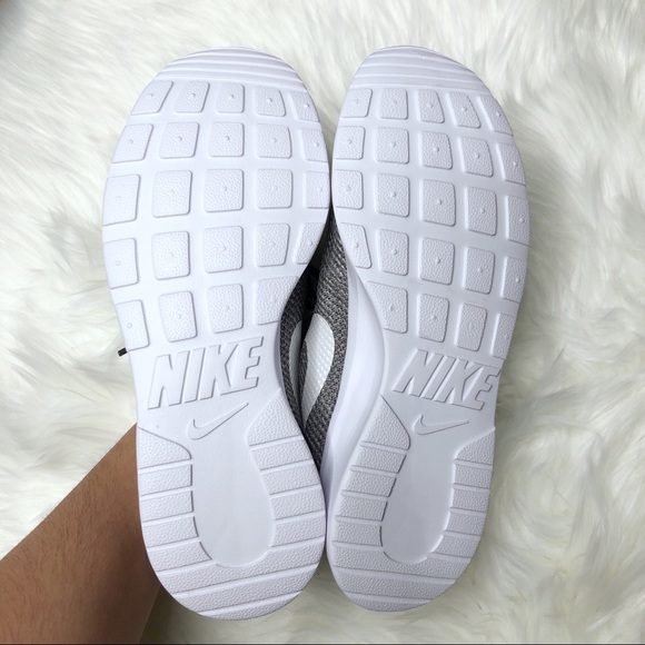 NEW NIKE Dark Grey/White Tanjun SE - Picture 6 of 8
